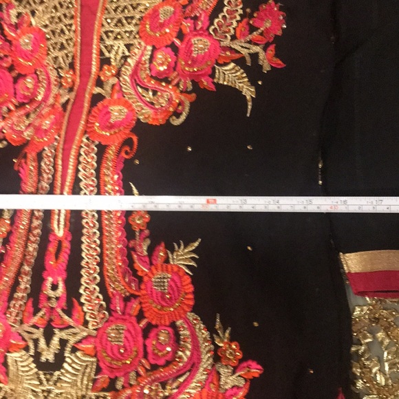 Pakistani 3 piece shalwar kameez - Picture 12 of 12